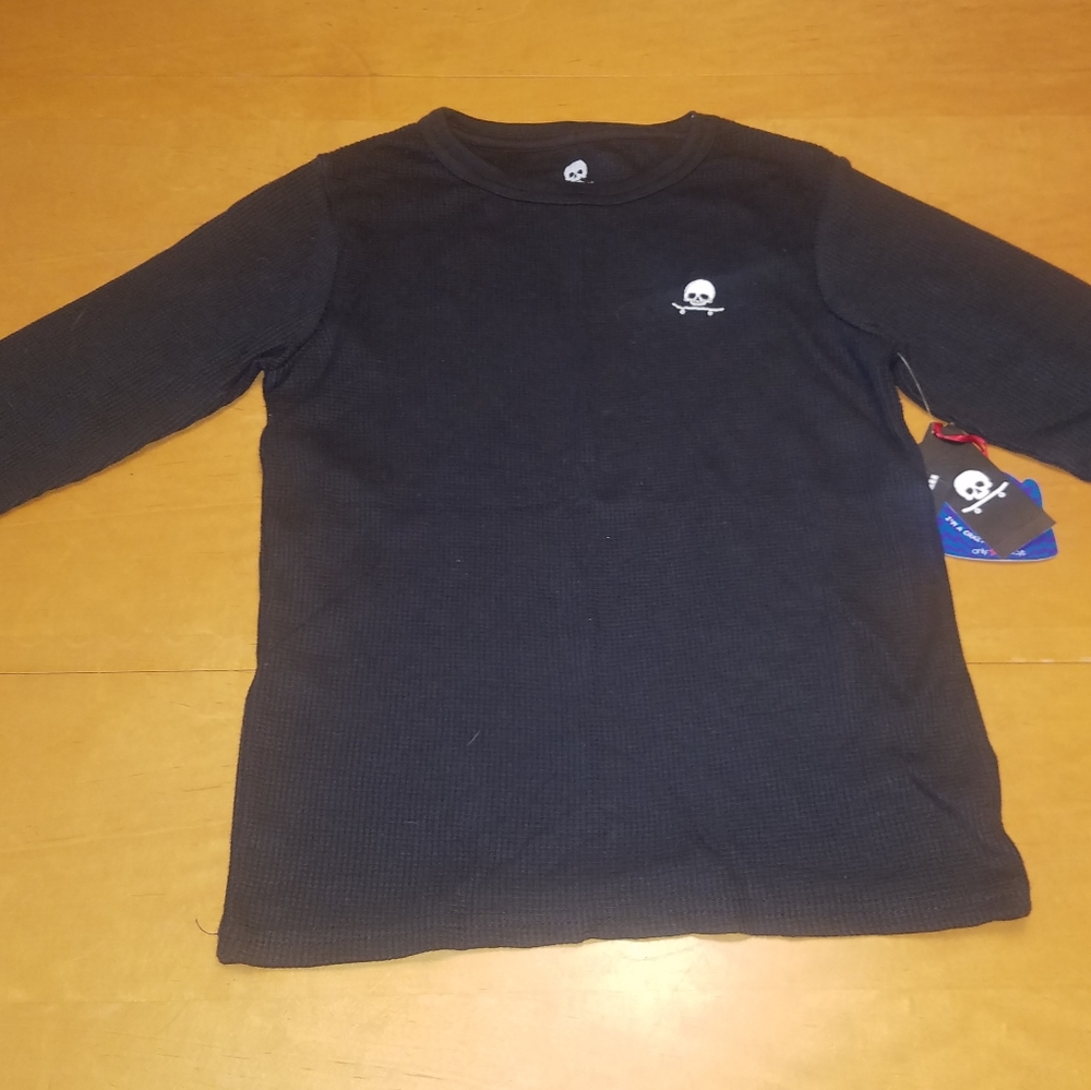 Decoded shirt. Skate skull print